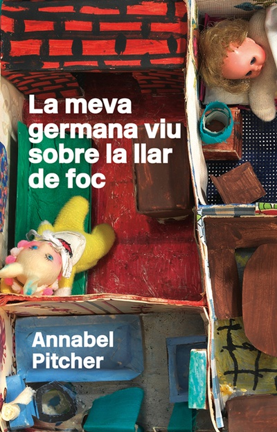 La meva germana viu sobre la llar de foc